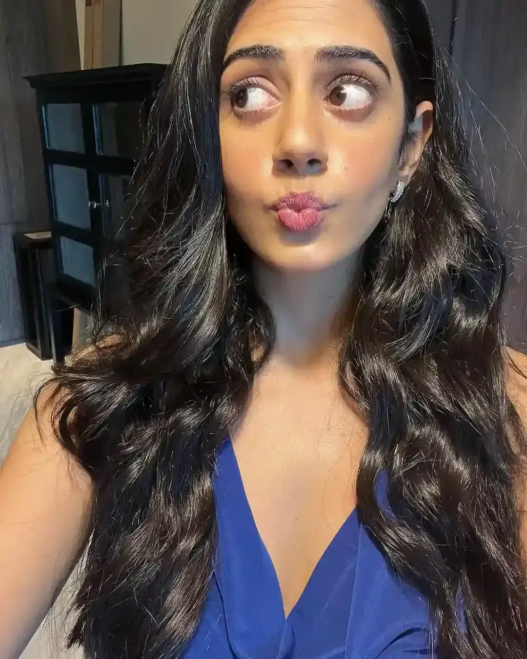 INDIAN ACTRESS GEHNA SIPPY PHOTOSHOOT IN BLUE DRESS 6